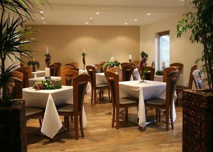 Luxury hotel only: Ramada London North